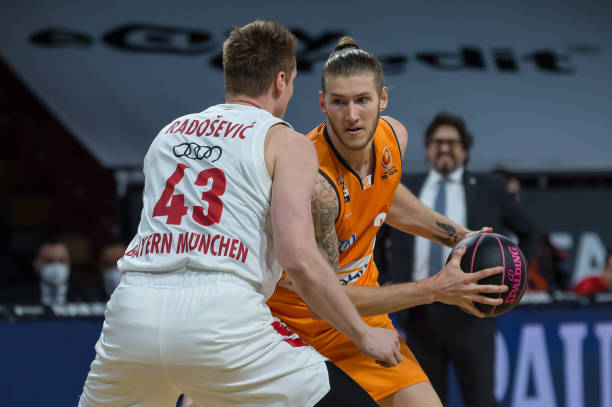 球场上的灯 球场上的灯