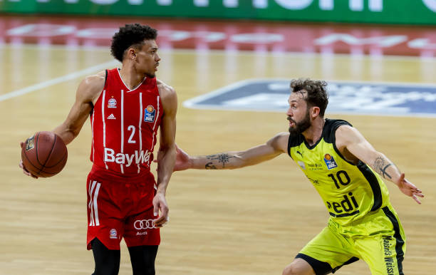 继续展现出 继续展现出